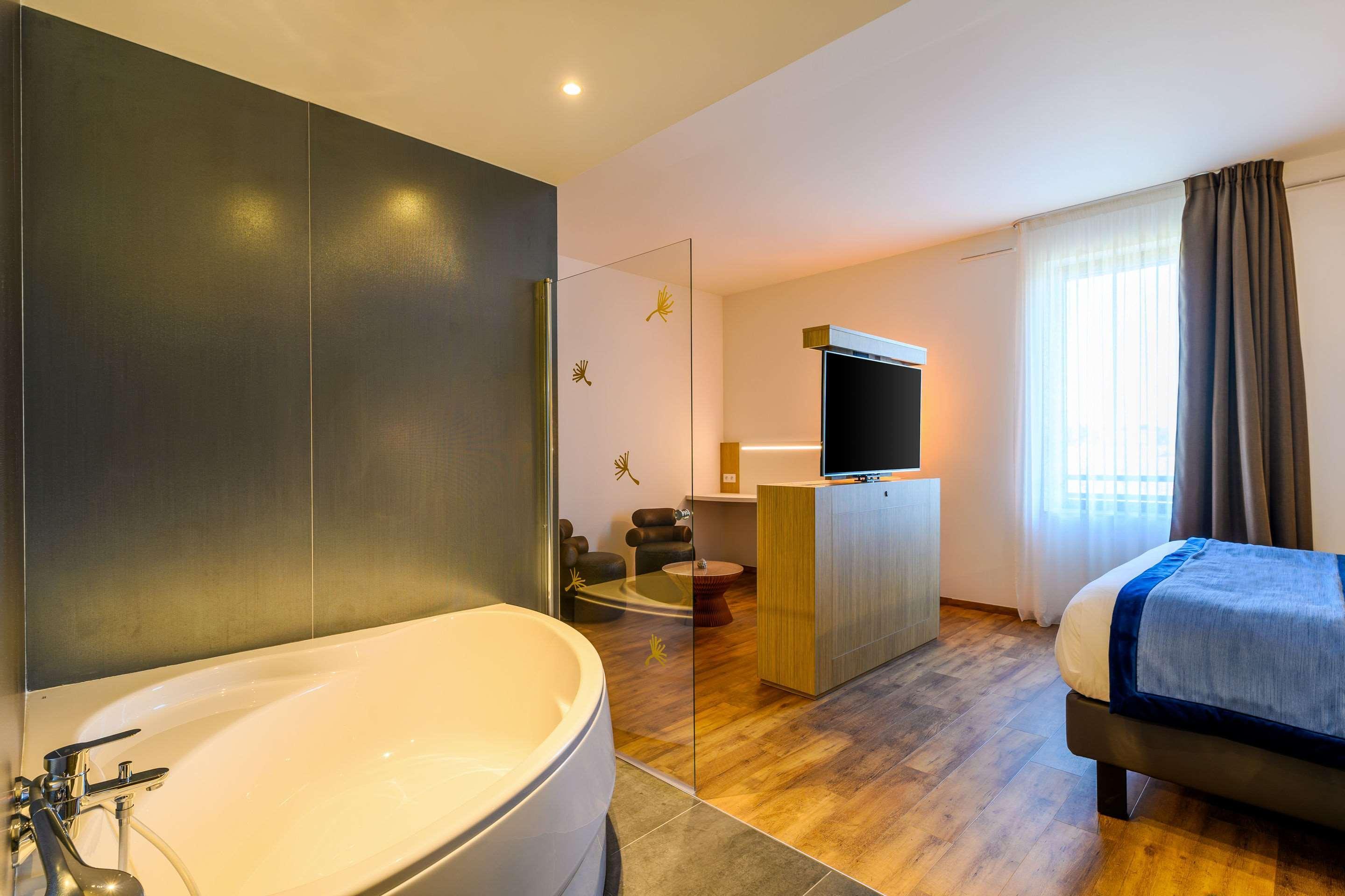 Kyriad Prestige Amiens Poulainville - Hotel And Spa Exteriör bild