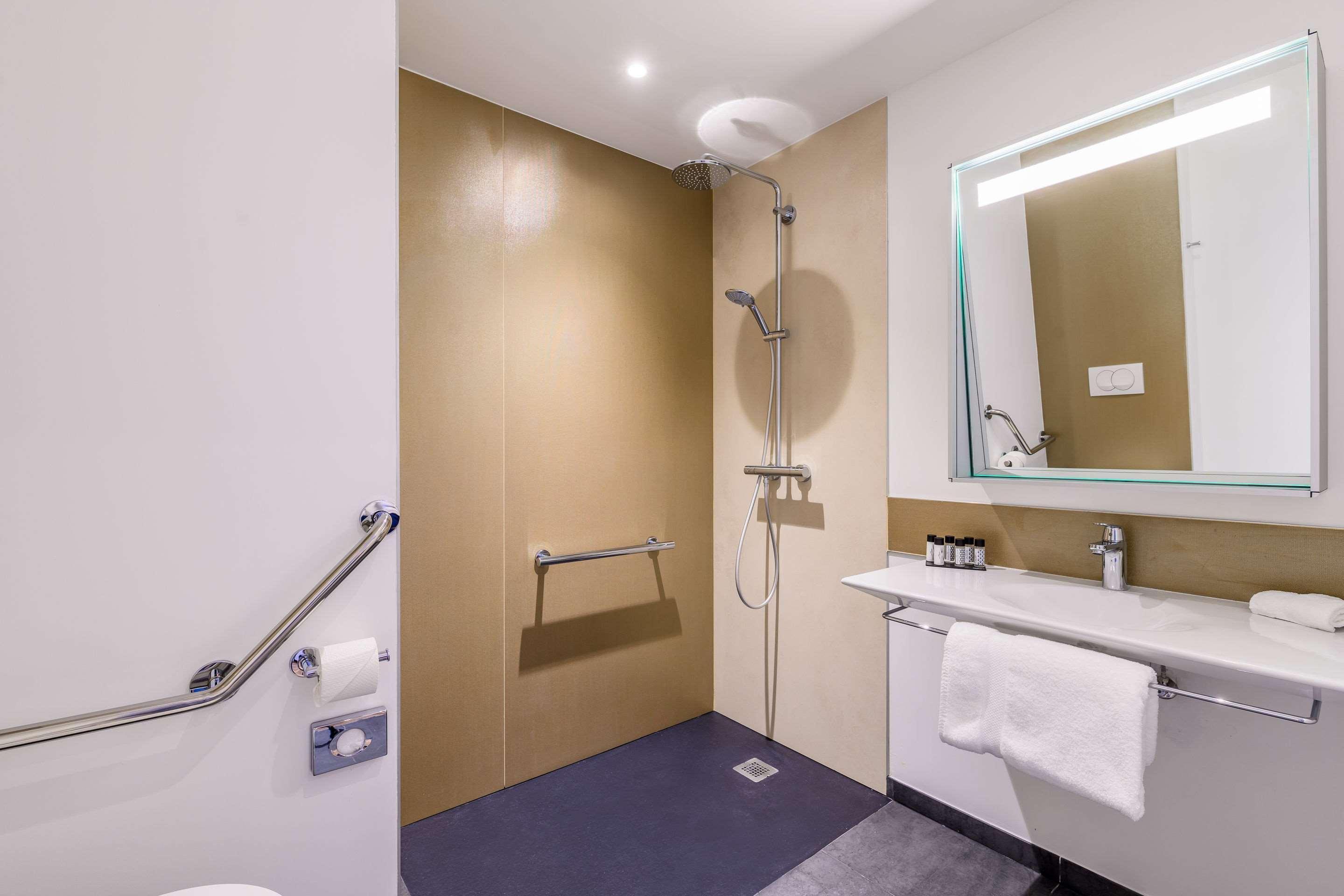 Kyriad Prestige Amiens Poulainville - Hotel And Spa Exteriör bild